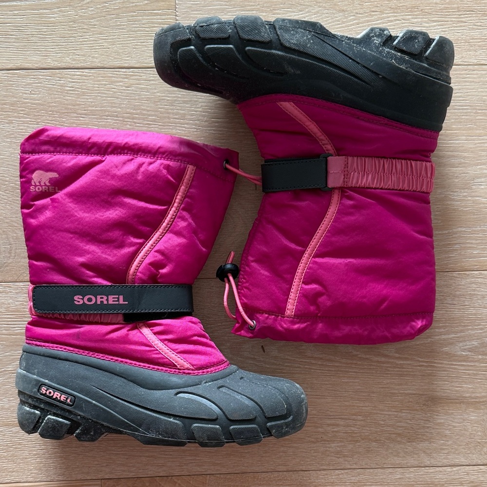 Sorel Fuchsia and Black Snow Boots
